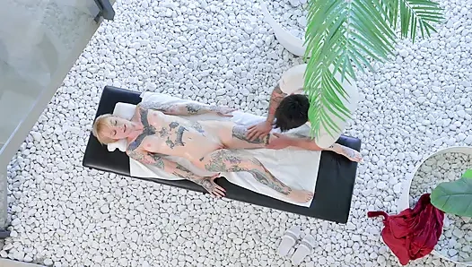 Massage Appointment Turns Into Hot Fuck