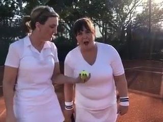 Victoria Derbyshire en Colleen Nolan Tennis
