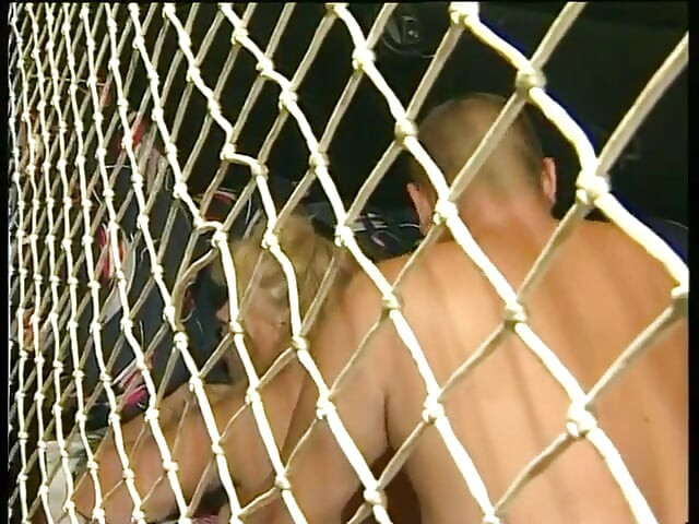 daadi chhota land choosti hai phir jordaar chudaee ke lie jhukti hai