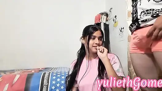 Сводная сестра, перестань приходить в мою комнату, не спрашивая! или я возьму тебя