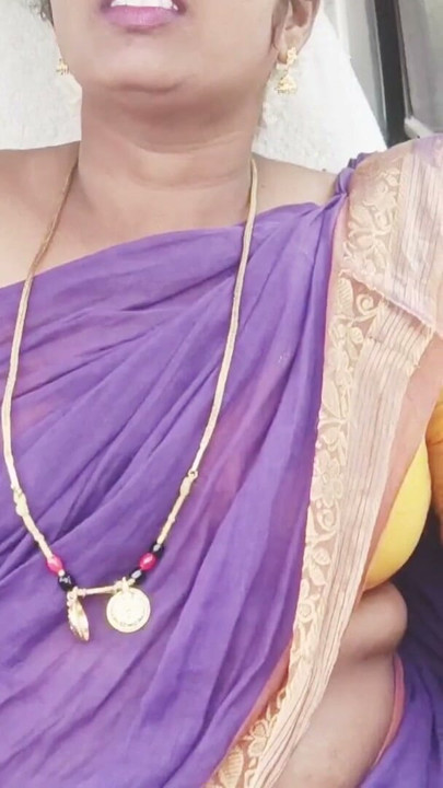 Người giúp việc Telugu xinh đẹp làm tình trên xe hơi, telugu nói chuyện tục tĩu.. Crezy momos... | Đoạn video ngắn 1