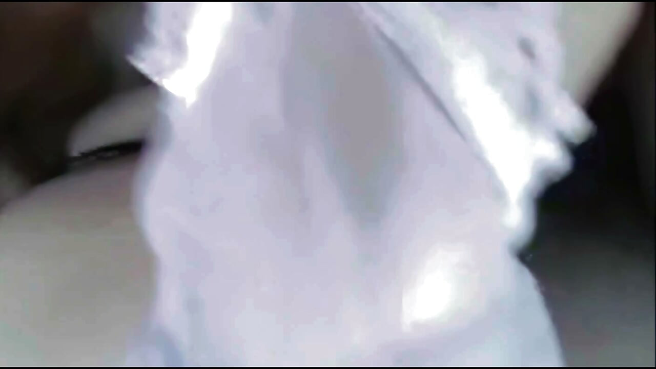 Gorda gostosa atendente sendo fudida por dois caras tarados