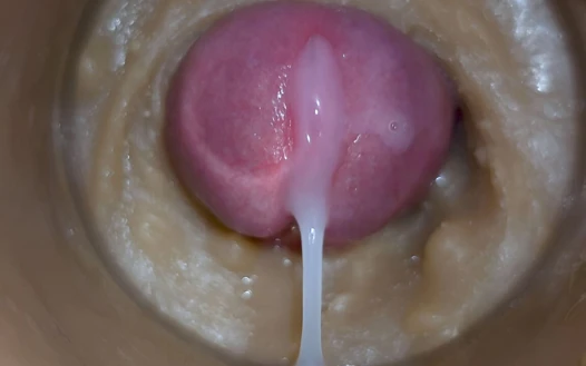 Aşırı yakın çekim! Büyük dozda sperm amcık oyuncağını enjekte ediyor 4k