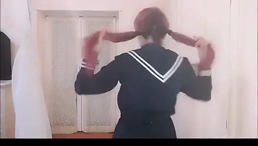 Diese heiße mädchen brauchen hilfe für ihren stomacache, können Sie helfen?