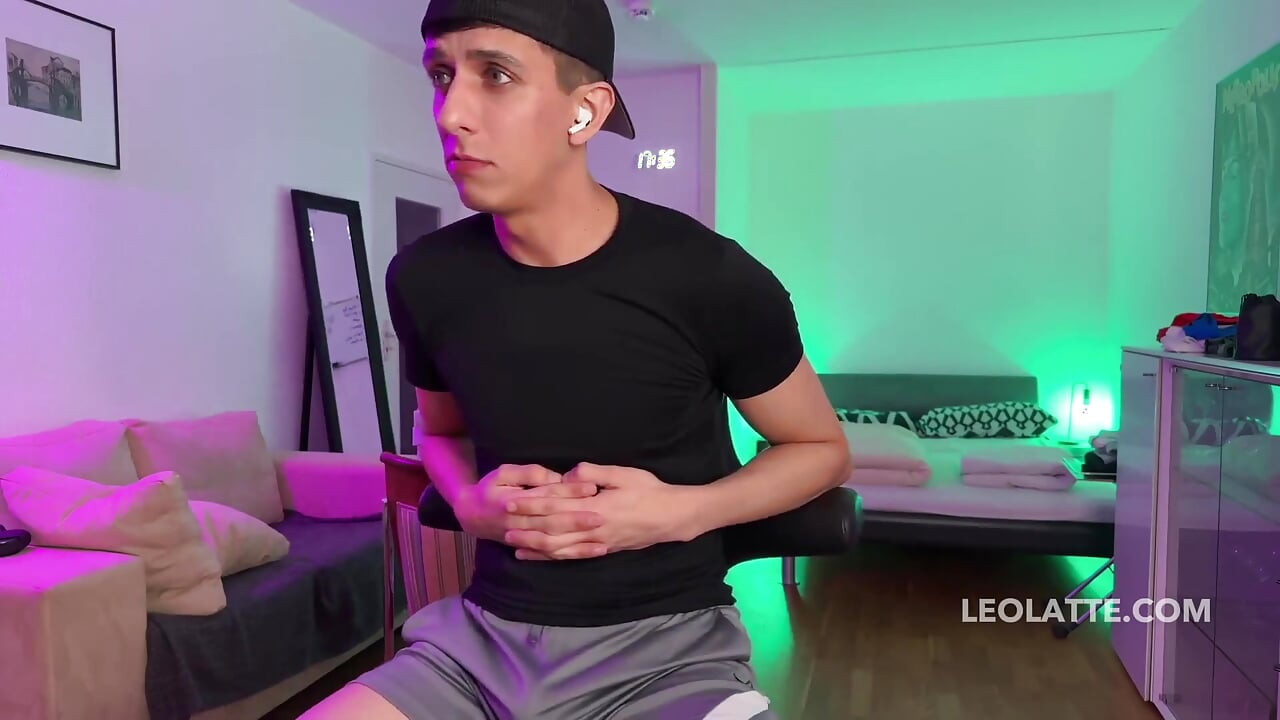 Leo Latte Almost 2-hour Livestream - Teasing, Stripping & Underwear Show