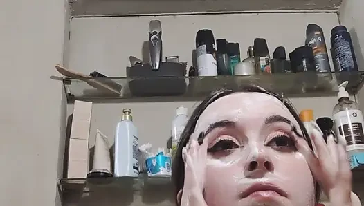 Soyunuyor, ayakkabılarımı çıkarıyor, makyajımı çıkarıyor, yatacak her şey. Sweet Dreams My Loves