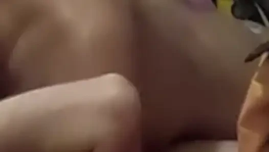 Pacar India selingkuh dengan gadis Rusia di rumah rahasia dengan erangan keras dan keras melakukannya lebih banyak lagi