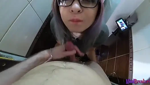 Meine schmutzige urlaubsfantasie, sehr heiße sexy stiefschwester in der toilette zu ficken