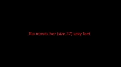 Ria moves her sexy (size 37) feet