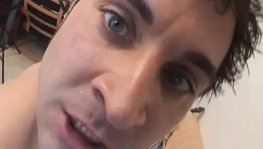 Cewek amatir perancis lagi asik ngentot kontol di ruangan casting