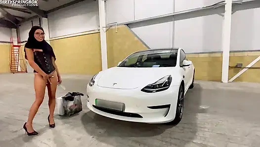 Мусульманская жена трахается на автостоянке