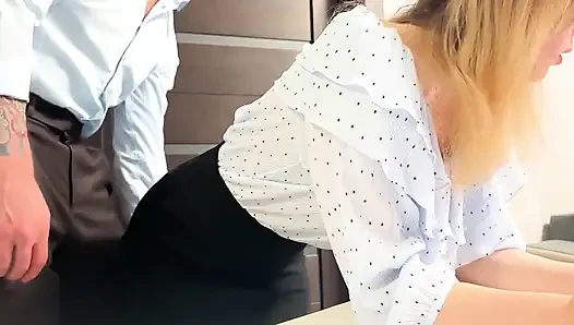 Sesi humping asisten pemalu wedgie di-bully