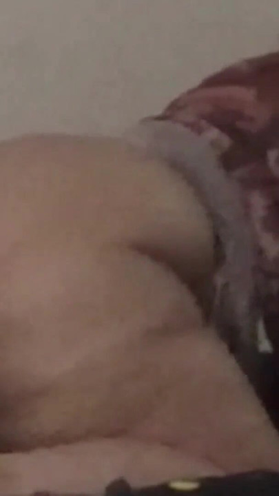 MILF dihidangkan dan mengongkeknya keluar dari kote hitam besar | Klip 1