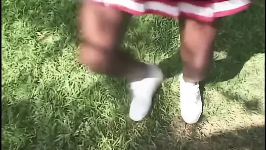 Güzel yuvarlak göt için açık havada siyah sikiş