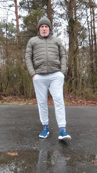 Pissen im regen | xHamster