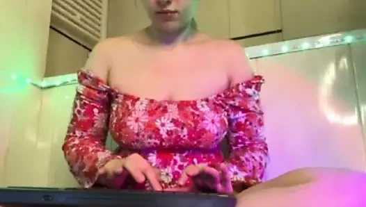 Jucielussie spielt mit natürlichen dicken titten