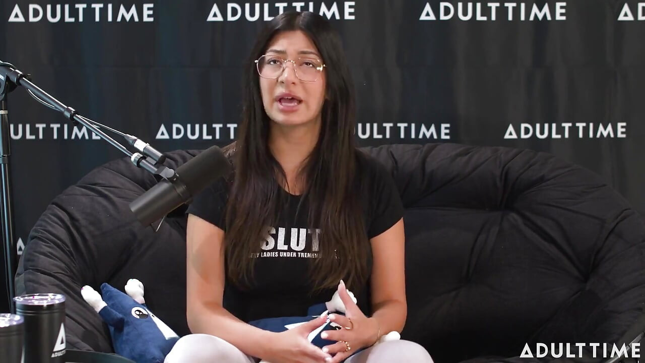 Cami Strella sobrevivendo a um culto, fama tiktok e não-monogamia o podcast Adult Time