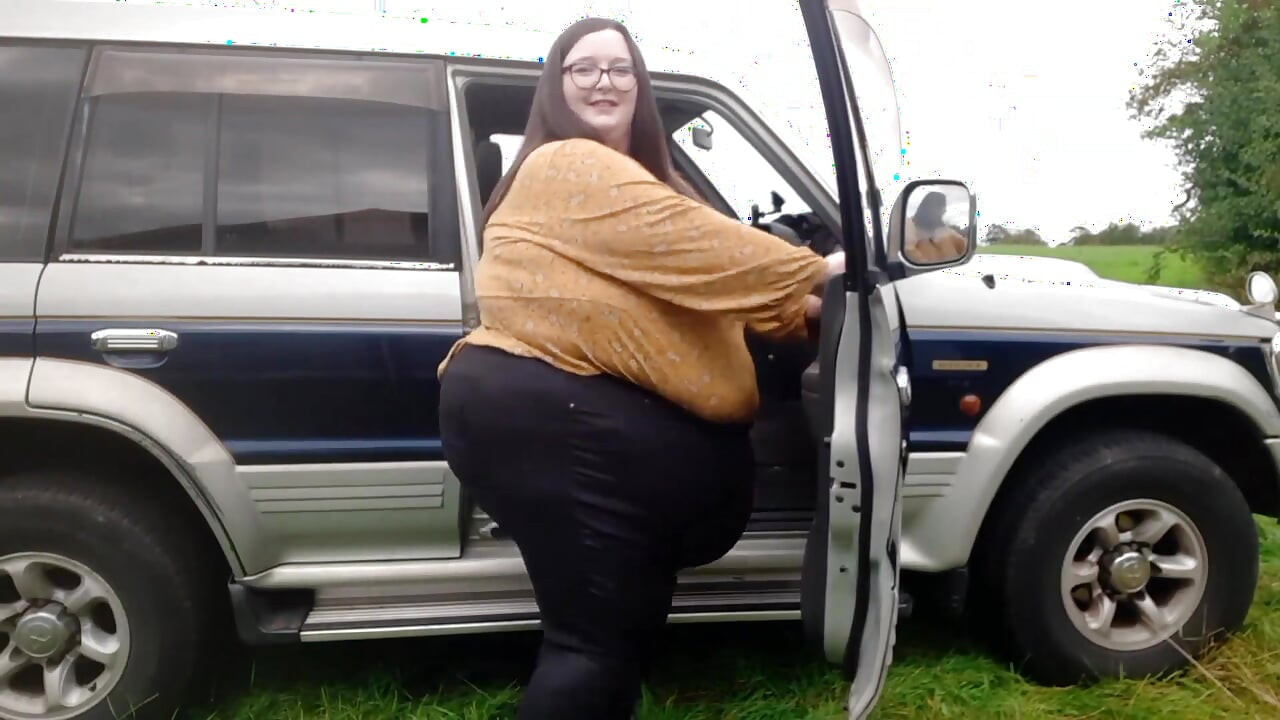SSBBW - grande menina com grandes problemas no carro