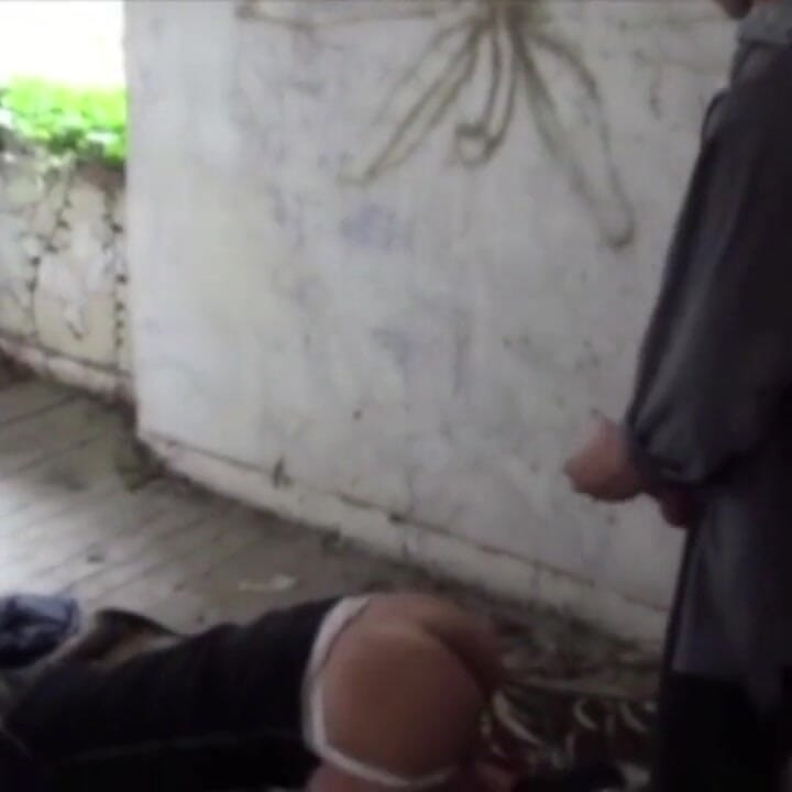 Enzo โดนคนงานตรงเย็ดในชุดสูทและเรียนนอกห้อง