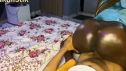 Она устала от хуя своего мужчины, поэтому я помог ей