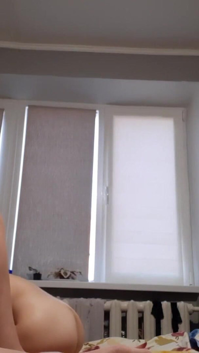 Nezaboravan trenutak iz filma "Naša strejt cura naizmjence kuša naše pičke po prvi put"