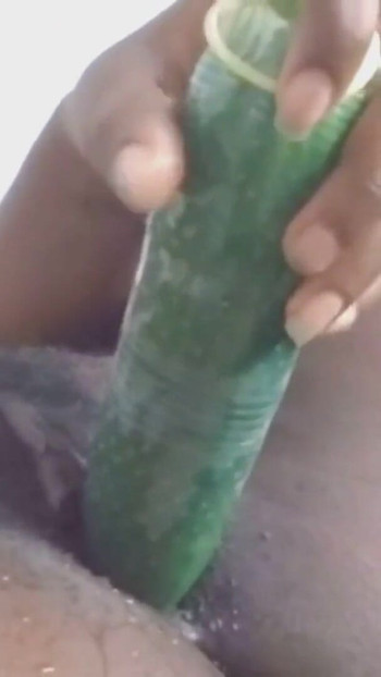 Prelepa prsata tinejdžerka Penelope Kay sa gladnom uskom pičkom | Klip 1