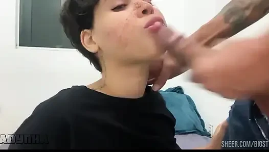 Fadynha lagi asik nyepong kontol sempurna