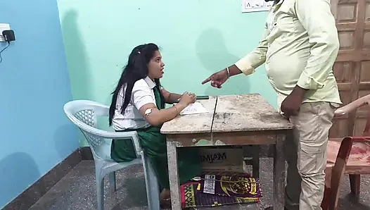 Eğitim öğretmenim okurken odamda beni sert sikiyor