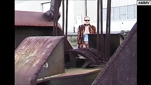 Alman bdsm - büyük göğüsler kırbaçlanıyor