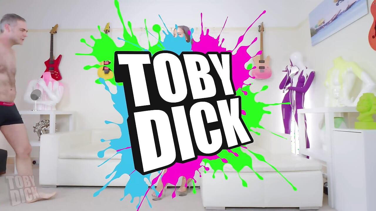 Το καυτό πρωκτικό παιχνίδι της Lara Lee με τον Toby Dick!