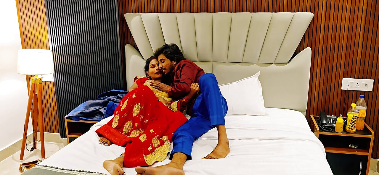 Lal pari jesi hot hardcore lady bathroom m mili uske sath sex karne ke leye bat hui phle wo na bolrhi thii fir usne soft sex karne ke leye k