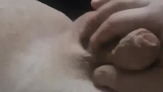 Yarağımla oynuyorum
