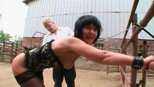 Связанная Блондинка Подчиняется Интенсивному Бдсм-тройничку