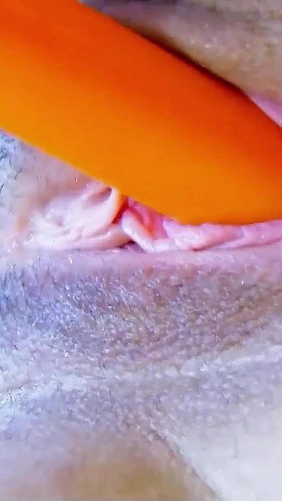 Moment de masturbare de la "REAL MILF SEXDOLL NATHALIE - INSERȚIE DURĂ ȘI SEX ANAL"