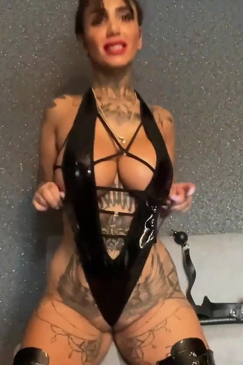 Dominant Tattooed MILF Commands Your Strokes Now