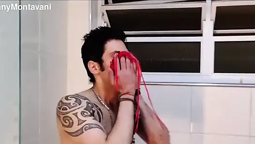 Tiffany Montavani in der Badewanne mit einem jungen mann, während opa ein voeh war