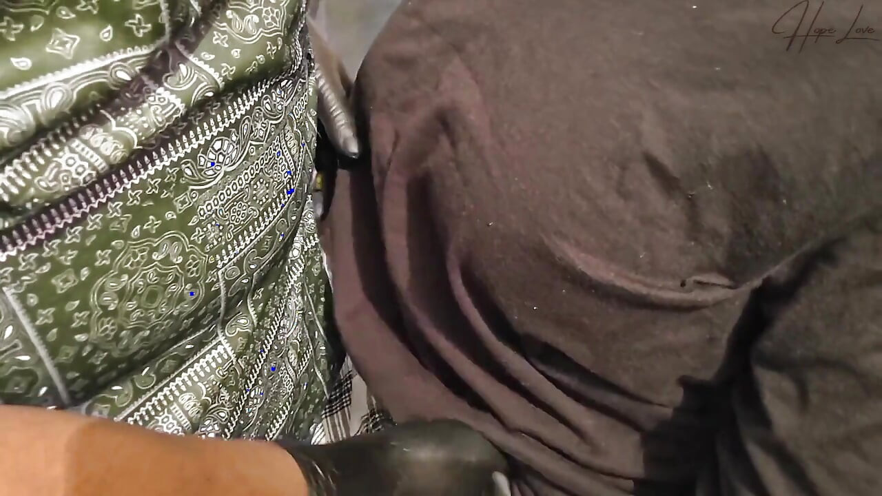 Ich bin von der arbeit nach hause gekommen, der nachbar bat, zufrieden zu sein.