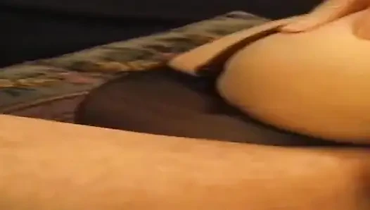 Aksi fingering ganas cewek hot ini sampai muncrat banyak banget