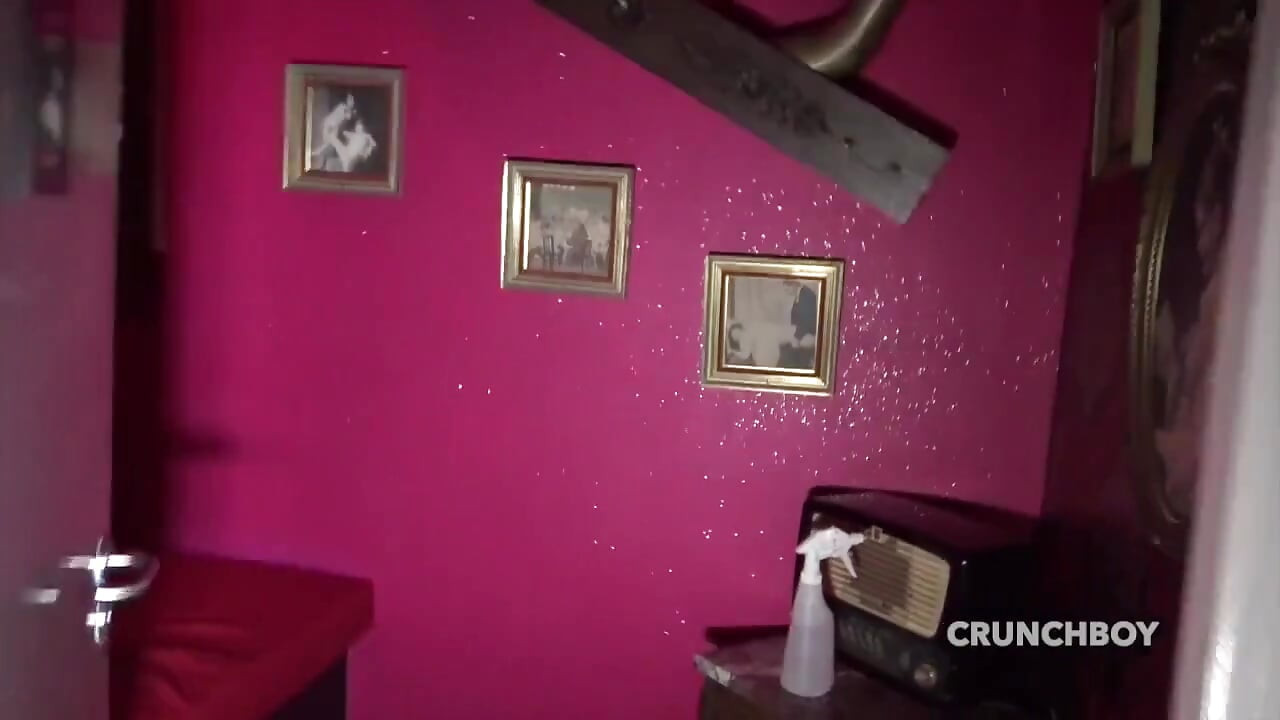 Jess Royan трахнул без презерватива молодой паренек-натурал