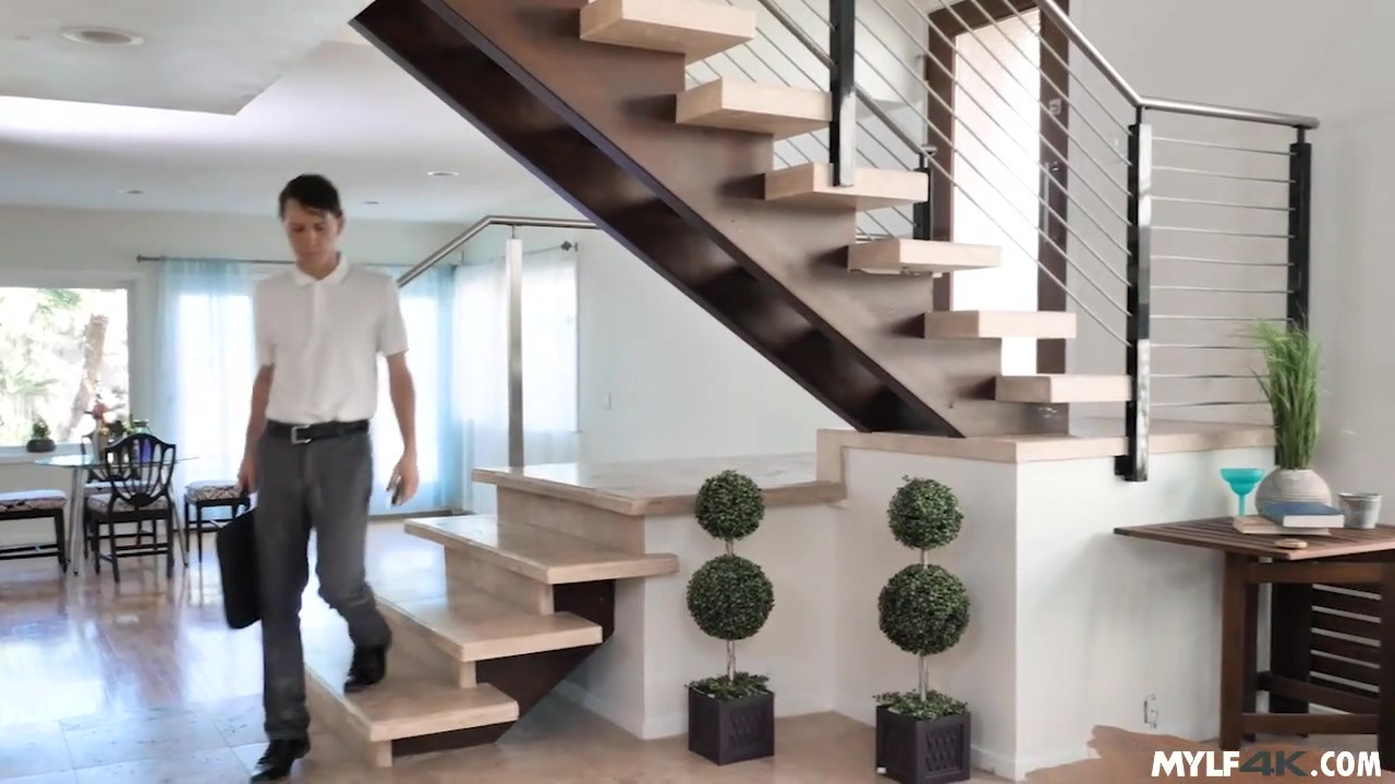 イスラム教徒の妻が男のペニスを受け入れる