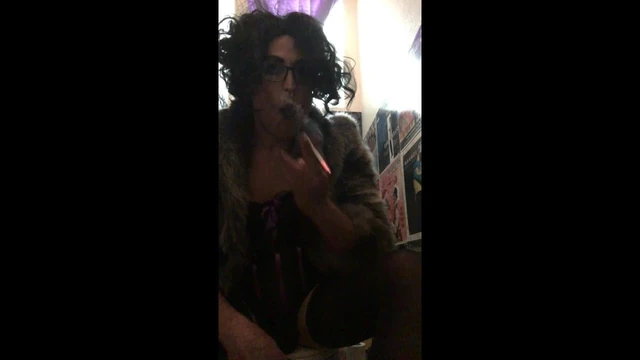 Marilyn Smoke And Wiggle