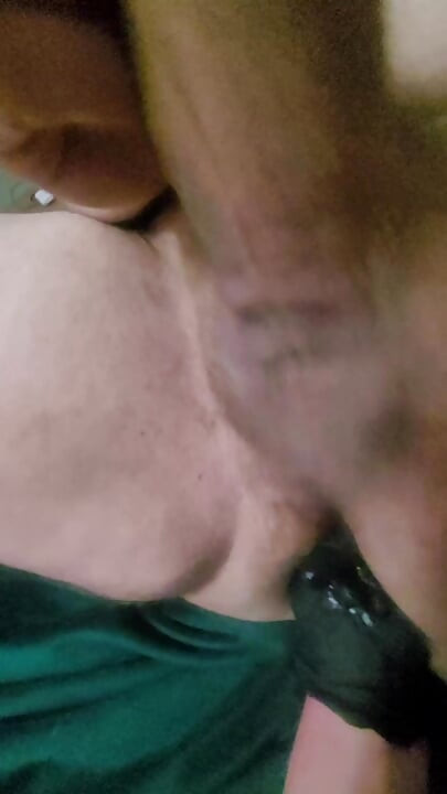 我的继妹在做梦前来找我, 她让我短暂口交, 然后做前列腺按摩