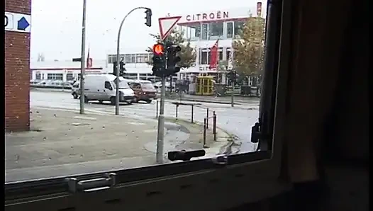 Блондинку-крошку вспахали в машине в тройничке