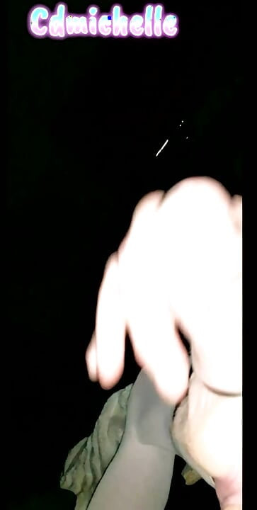 Cdmichelle у сексуальній рожевій нижній білизні дрочить до сперми