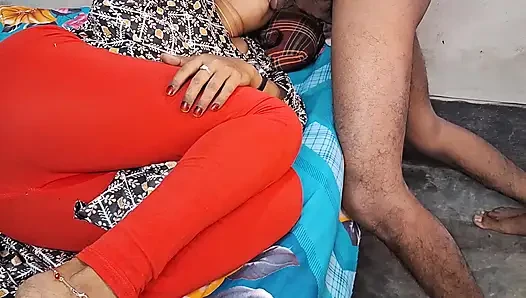 Üvey erkek kardeş üvey kız kardeşini sikiyor, üvey kız kardeş üvey erkek kardeşinin büyük yarağını gördükten sonra özür dileniyor