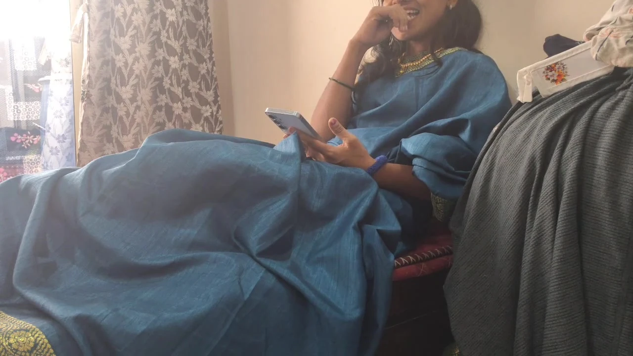 Desi bhabhi gaav gahi aur apne yaar ko phone kar bula hindi audio