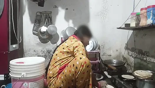 Waktu adik tiri lagi masak di dapur