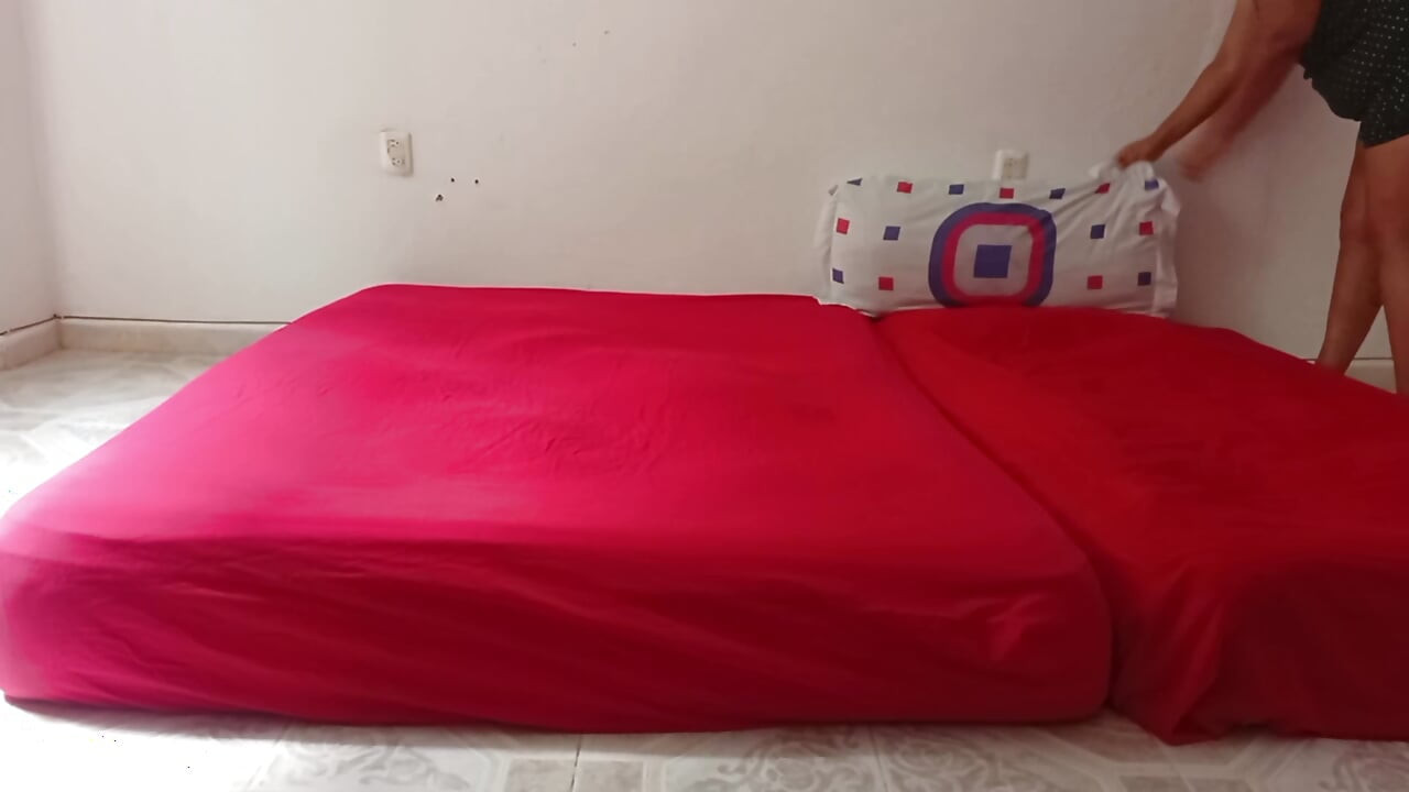 Meksička svekrva čisti gostinjsku sobu u tangama 4