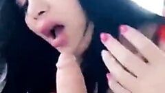 Une trans arabe se fait baiser par une grosse bite