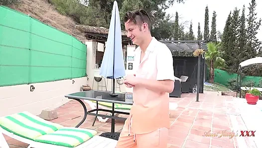 Auntjudysxxx - 47 yaşındaki büyük memeli olgun orta yaşlı seksi kadın marie havuz çocuğuyla sikişiyor